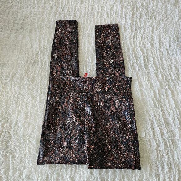 Spanx Faux Leather Snake Shine Legging Size Small - Picture 7 of 7